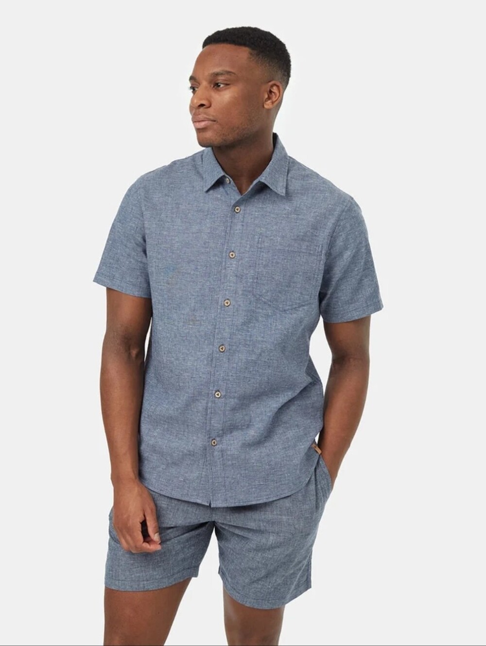 NWOT tentree  - Hemp Blend Short Sleeve Button-Up Shirt in Light Blue